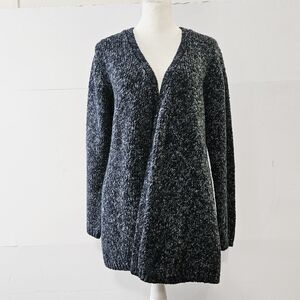 A.M.I. Size M Navy Blue Knit Long-Sleeved Open Front Women's Winter Sweater.77